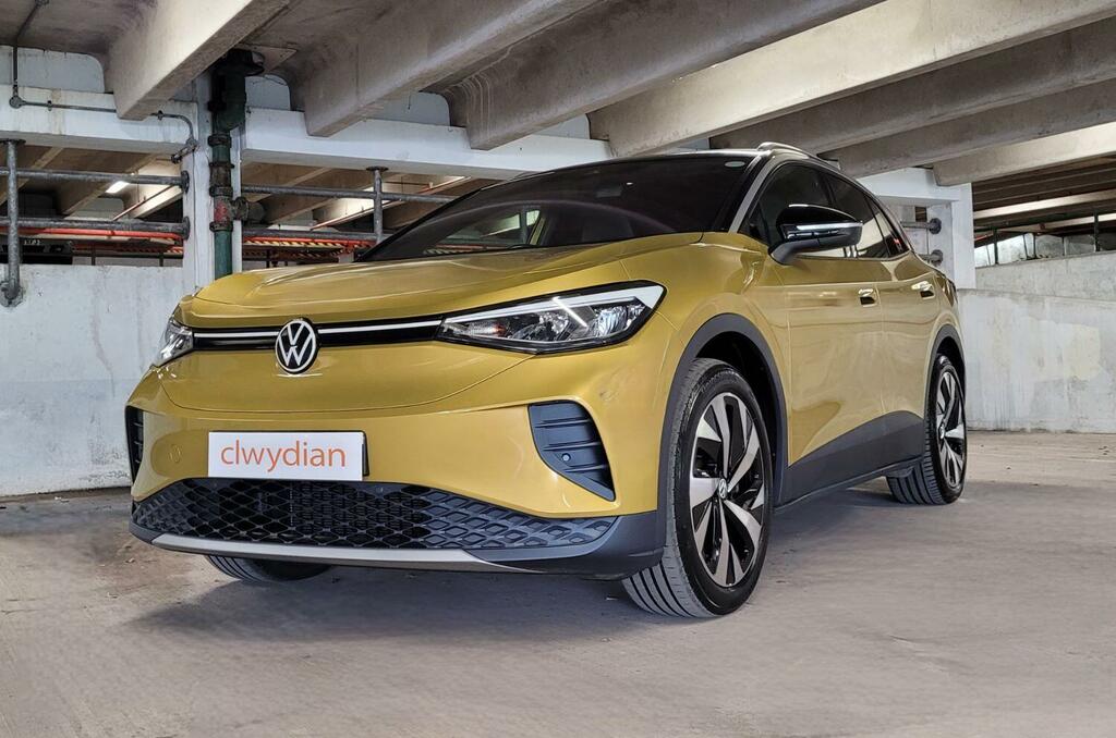 Compare Volkswagen ID.4 Suv Pro Performance 77Kwh 1St Edition 202121 YA21ZGE Yellow