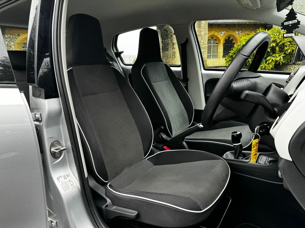 Compare Seat MII Hatchback 1.0 WA16XDS Silver