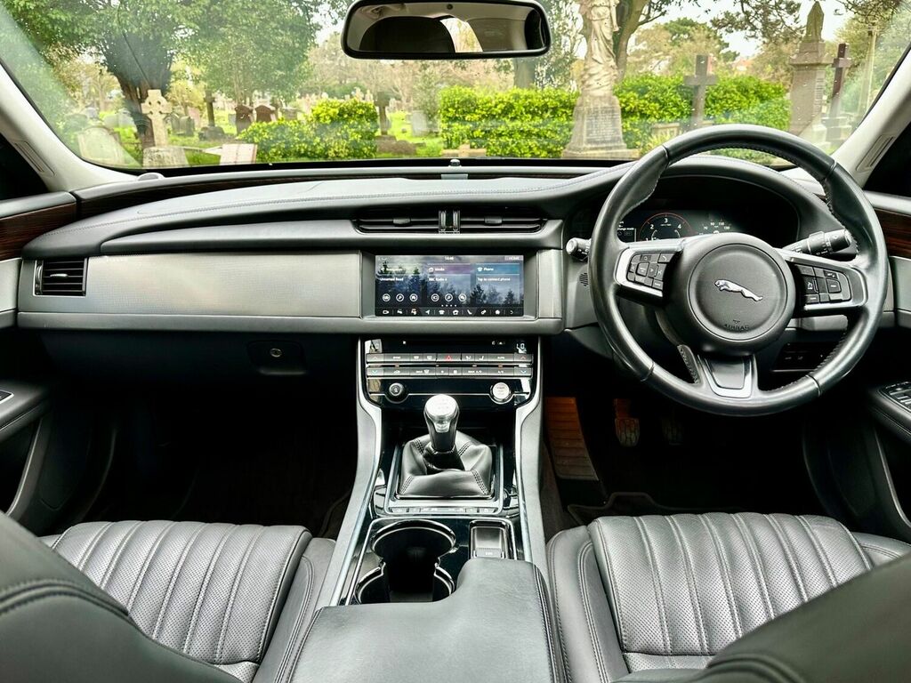 Jaguar XF Saloon 2.0D Black #1
