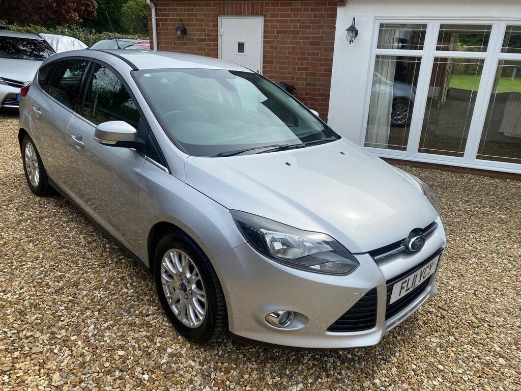 Compare Ford Focus Hatchback 1.6T Ecoboost Titanium Euro 5 Ss FL11YCY Silver