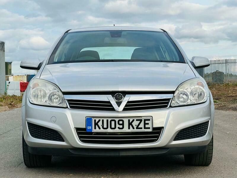 Compare Vauxhall Astra 1.6I Active Plus KU09KZE Silver