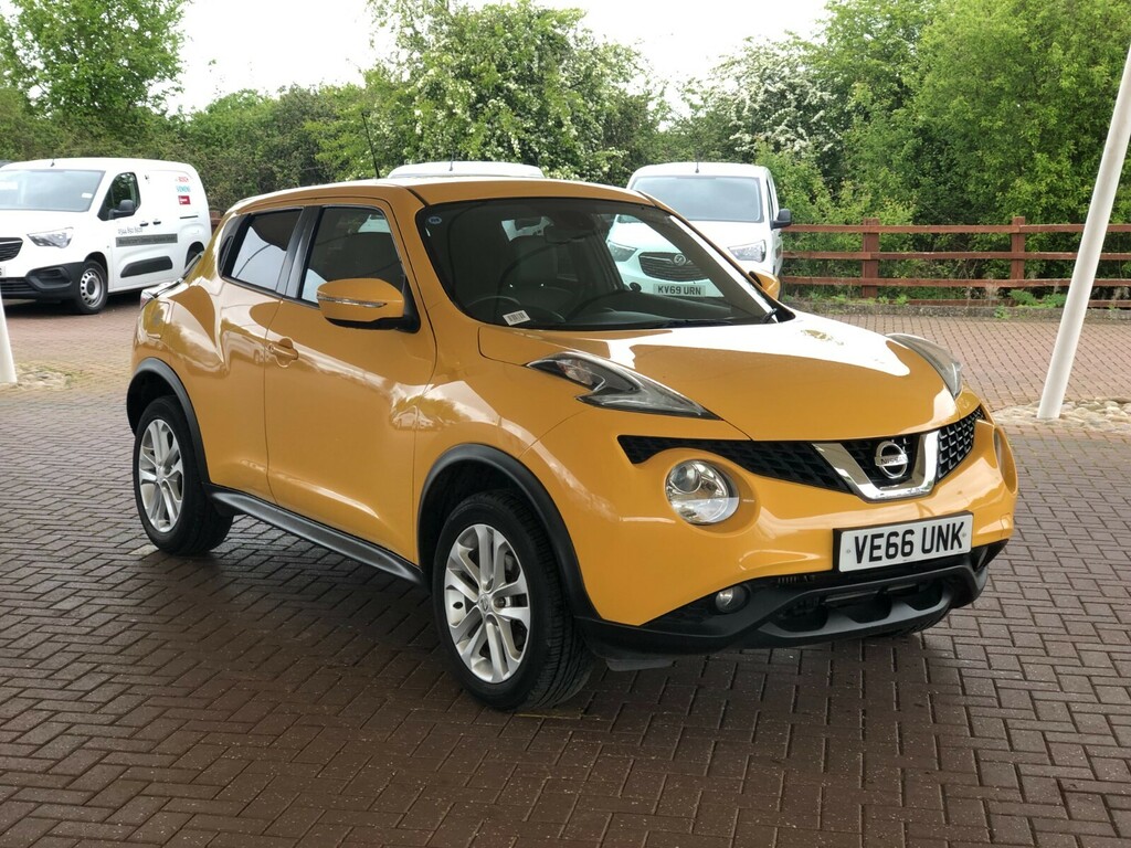 Compare Nissan Juke N-connecta Dci VE66UNK Yellow