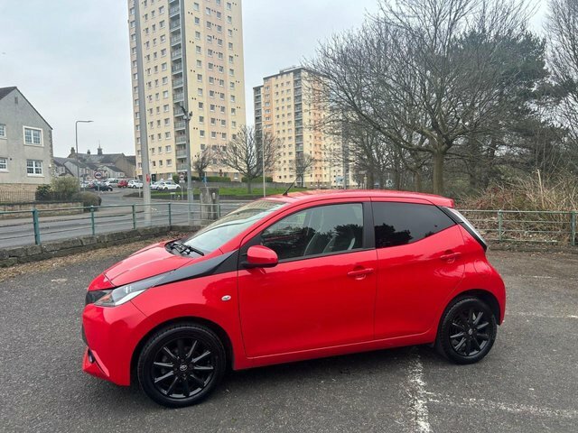 Compare Toyota Aygo 1.0 Vvt-i X-style 69 Bhp SG67CVE Red