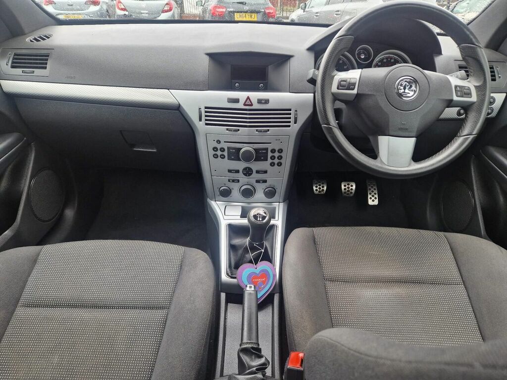 Compare Vauxhall Astra Hatchback YP56HEJ Black