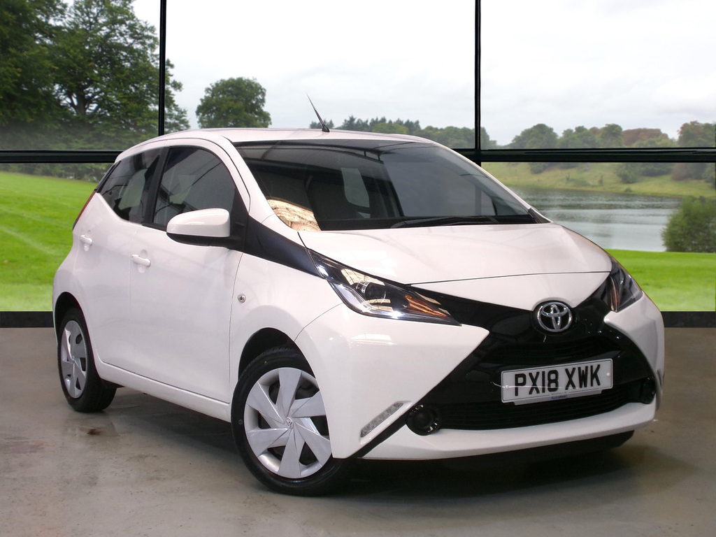 Compare Toyota Aygo 1.0 Vvt-i X-play PX18XWK White