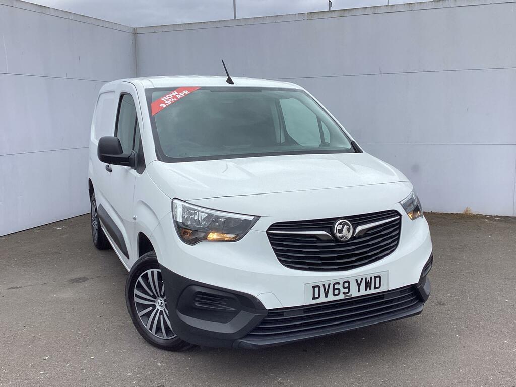 Compare Vauxhall Combo L1h1 2300 Edition Ss DV69YWD White