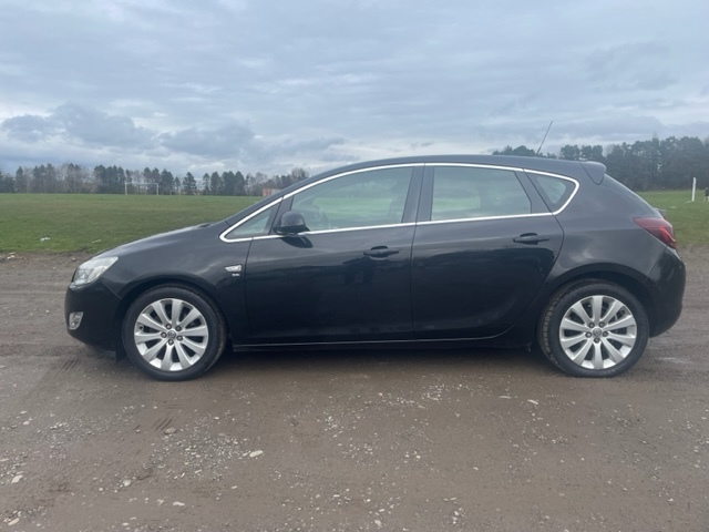 Compare Vauxhall Astra 1.6 Se Only SY11TXJ 