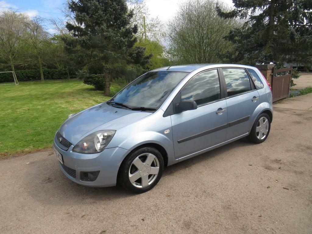 Compare Ford Fiesta 1.4 Td Zetec Climate FH06HCO Blue