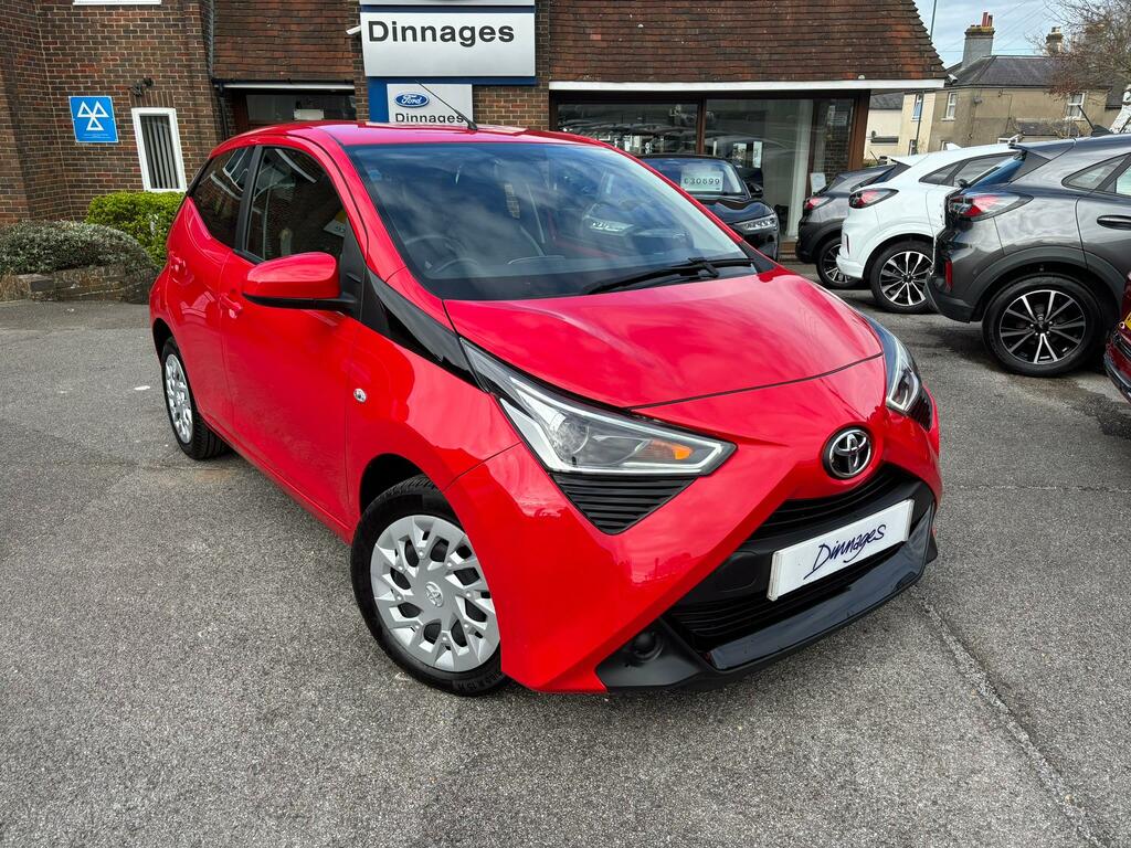 Compare Toyota Aygo X-play 1.0 Vvt-i 71Ps VU19EXE Red