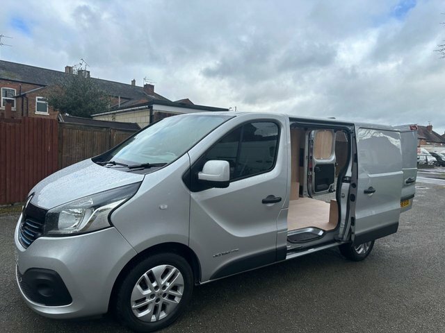 Compare Renault Trafic 1.6 Sl27 Sport Energy YT65EUD Silver