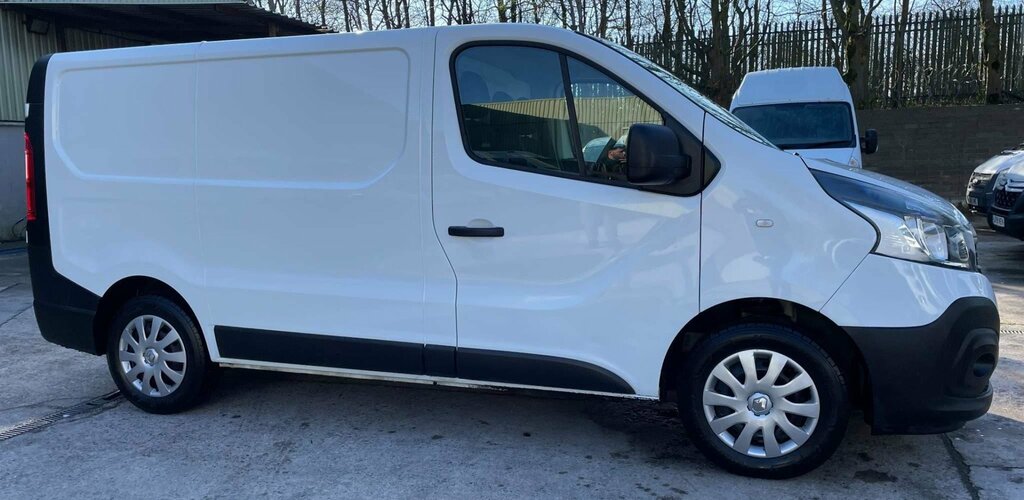 Compare Renault Trafic 1.6 Dci Energy MW18XSG White