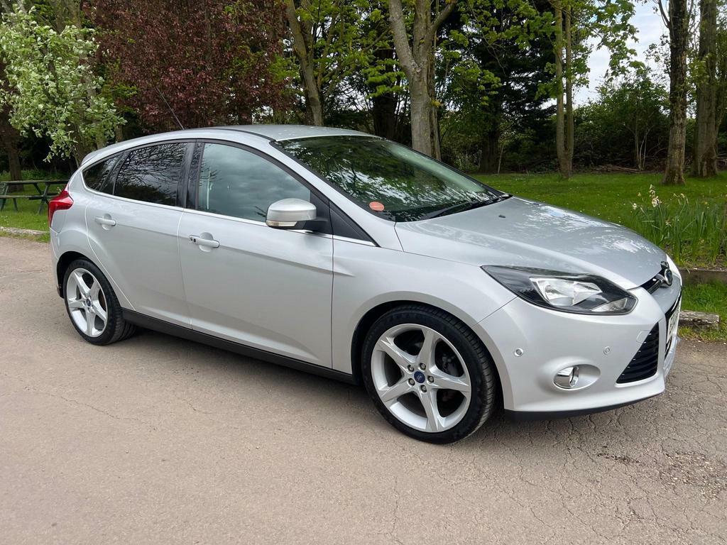 Compare Ford Focus 1.0T Ecoboost Titanium Euro 5 Ss EO13NDL Silver