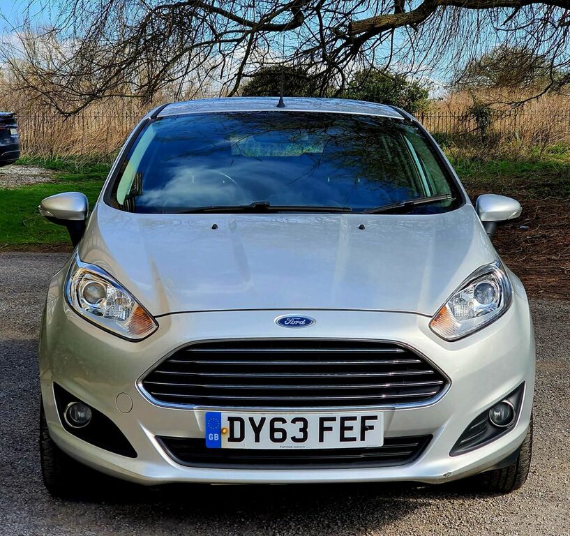 Compare Ford Fiesta Hatchback 1.25 Zetec Euro 5 201363 DY63FEF Silver