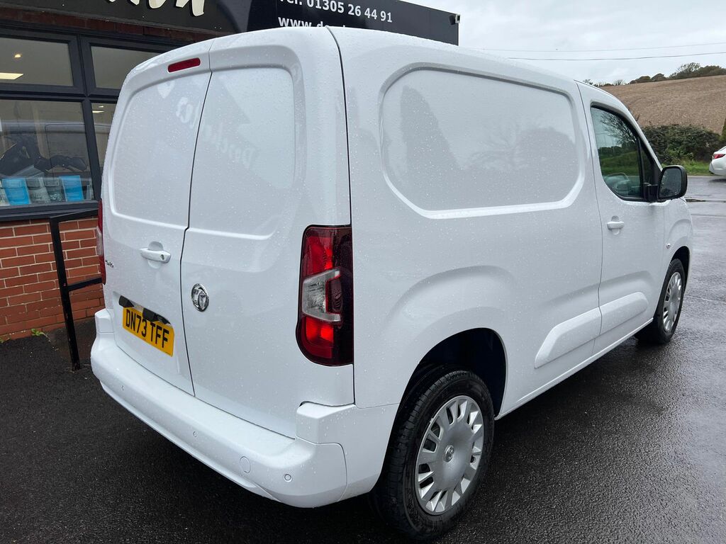 Compare Vauxhall Combo 1.5 Td 2300 DN73TFF 