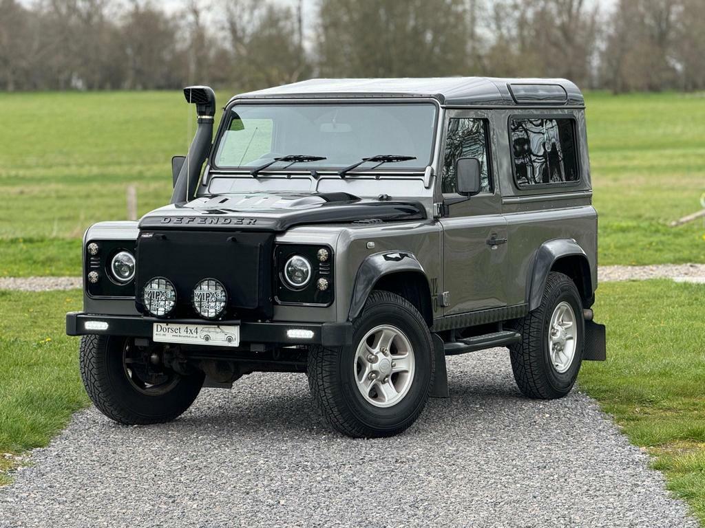 Compare Land Rover Defender 90 Xs MF09XAV Grey