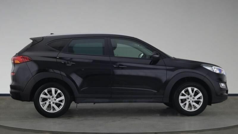 Compare Hyundai Tucson Suv 1.6 Gdi Se Nav Euro 6 Ss 202070 EK70ZCT Black