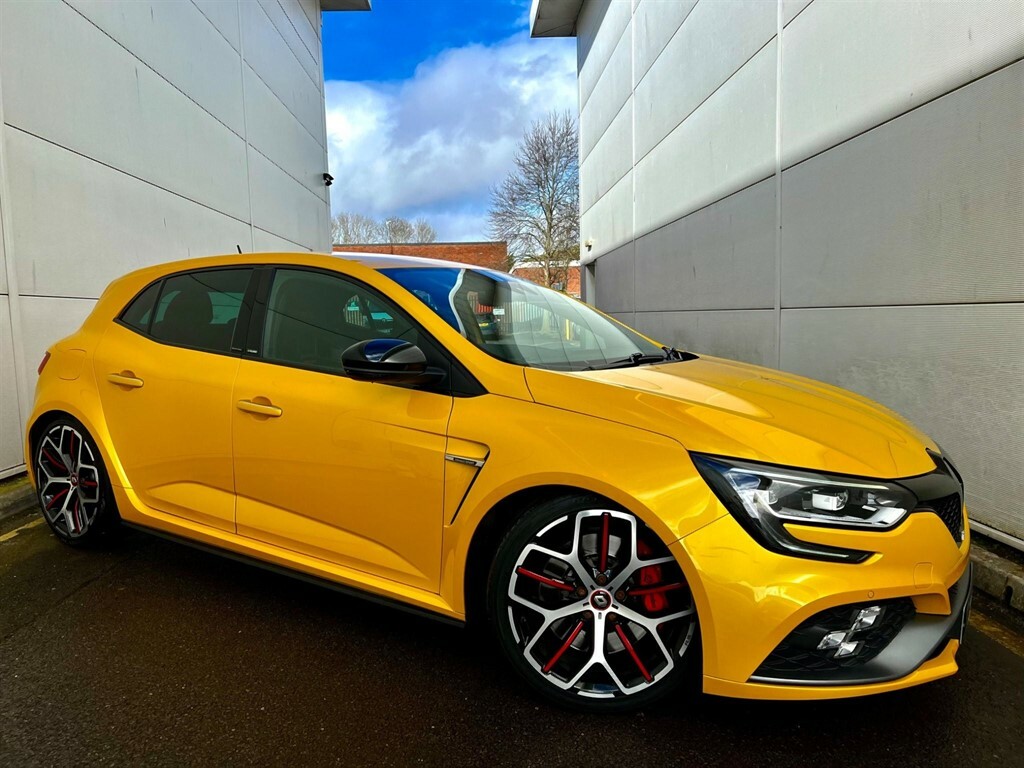 Compare Renault Megane Renaultsport Trophy T300EYH Yellow