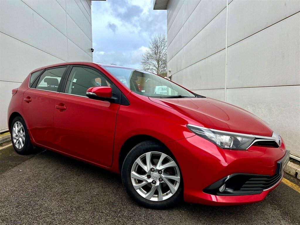 Compare Toyota Auris 1.2 Vvt-i Business Edition Euro 6 Ss FA16DPN Red