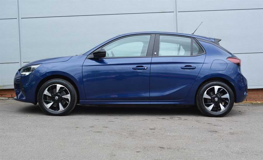 Compare Vauxhall Corsa-e Se Nav Hatchback SG70XRL Blue