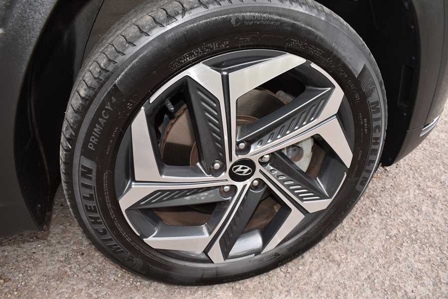 Compare Hyundai Tucson H T-gdi Ultimate Suv VU22ODL Grey