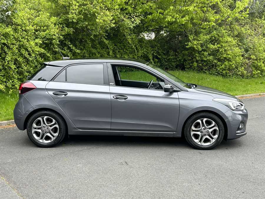 Compare Hyundai I20 Play Hatchback BG20KRN Grey