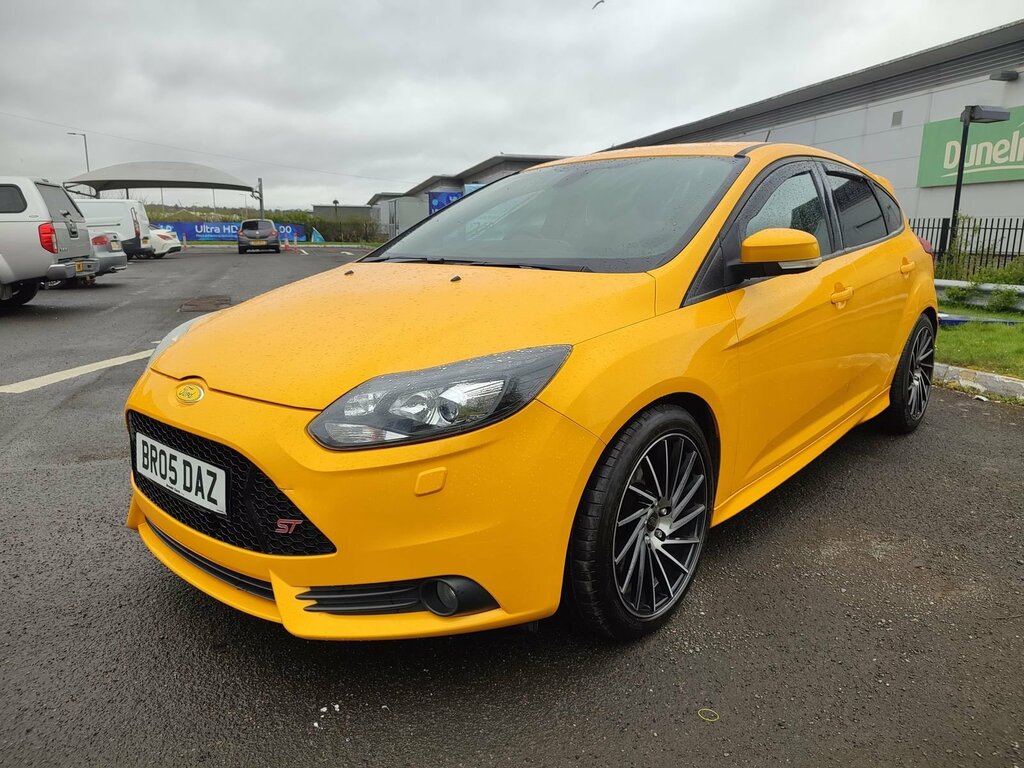 Compare Ford Focus 2.0L St-3 Hatchback Euro 5 247 BR05DAZ Yellow