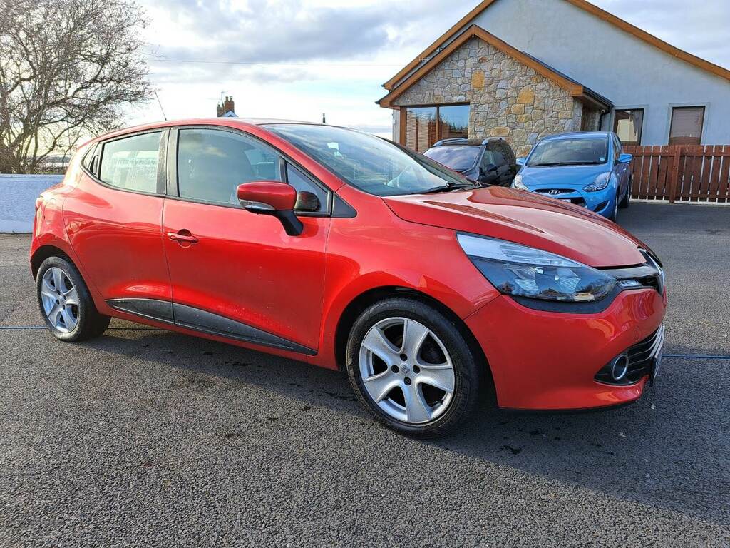 Compare Renault Clio 1.5 Dci 90 Expression SNZ5902 Red