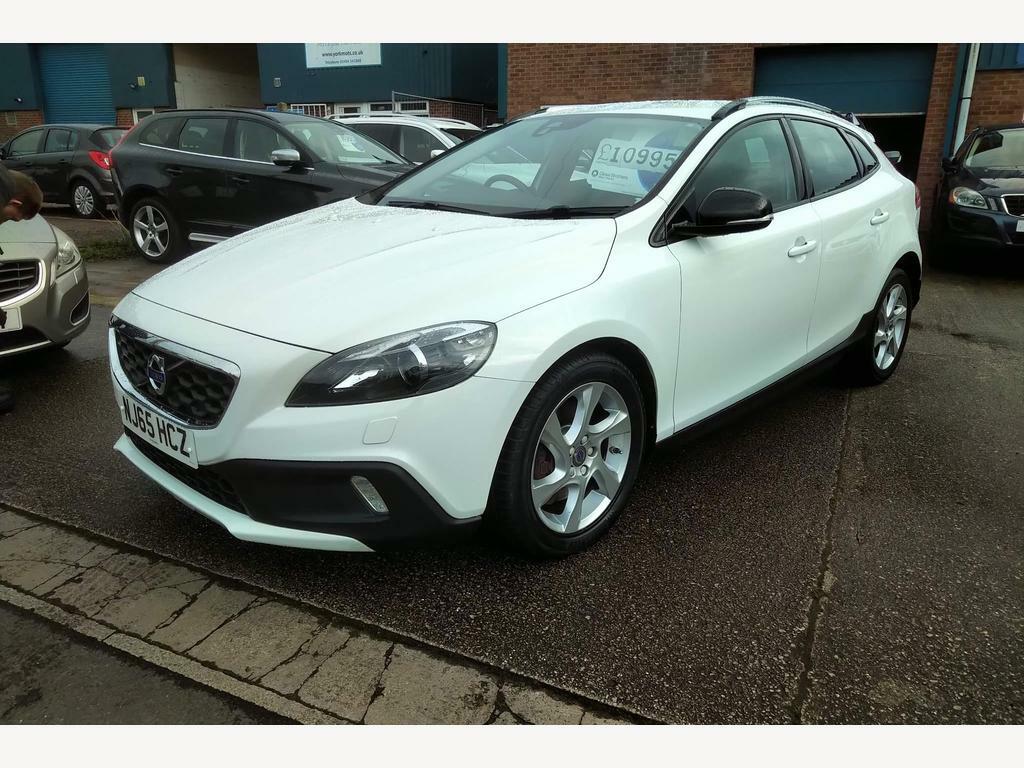 Compare Volvo V40 Cross Country Cross Country 2.0 D2 Lux Euro 6 Ss NJ65HCZ White