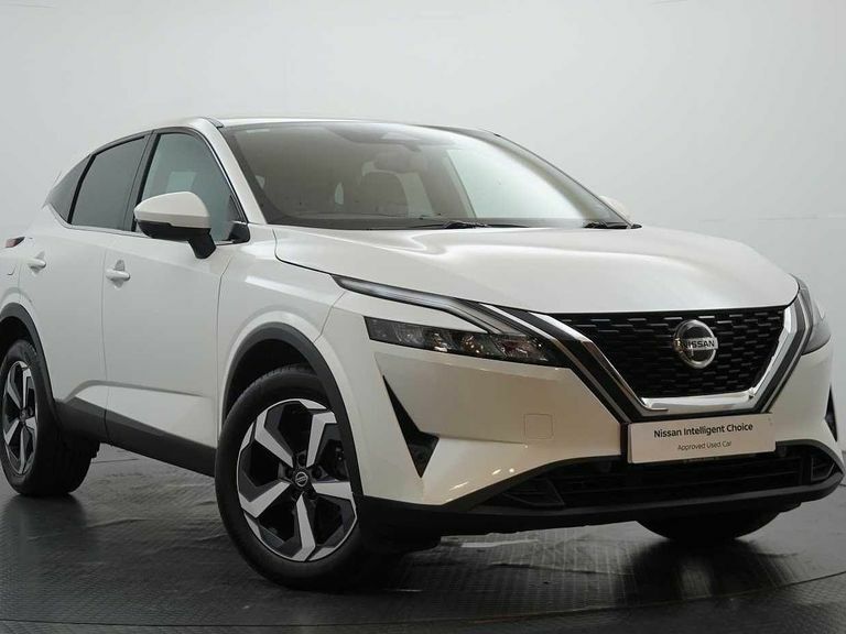 Compare Nissan Qashqai 1.3 Dig-t Mh 158 2Wd N-connecta X-tronic With VK22AVW White
