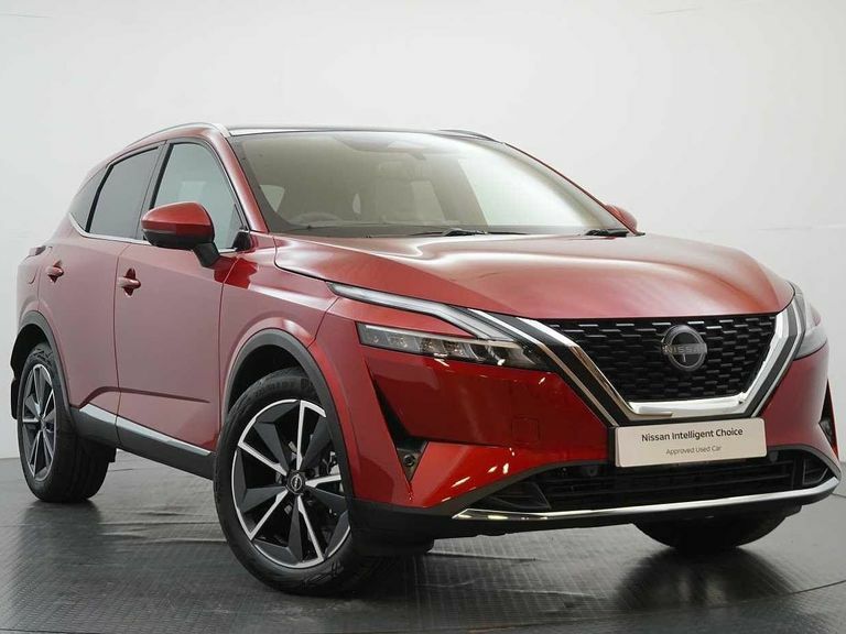 Compare Nissan Qashqai 1.3 Dig-t Mh 140 Tekna With Glass Roof And Drive A SL73MHE Red