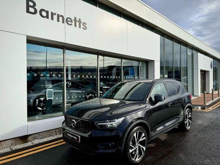 Compare Volvo XC40 1.5H T5 Twin Engine Recharge 10.7Kwh R-design Pro YM21LKL Black