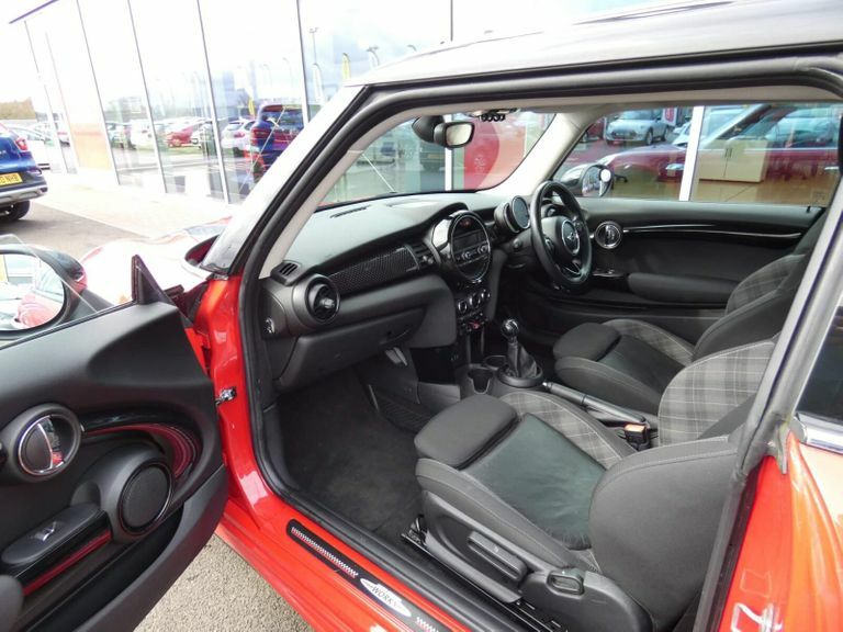 Compare Mini Hatch 2.0 Cooper S Euro 6 Ss DV67EUD Red
