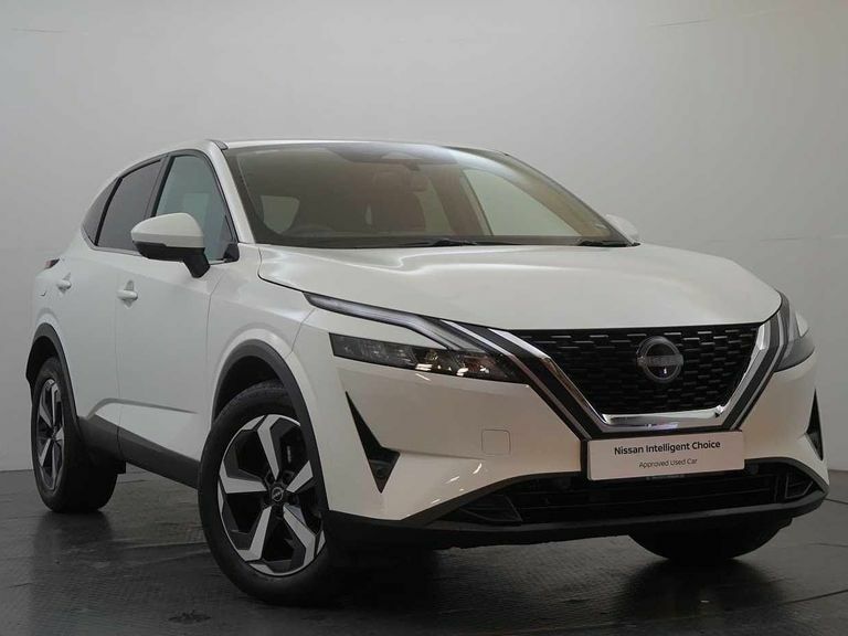 Compare Nissan Qashqai 1.3 Dig-t Mh 158 N-connecta X-tronic With Sat SL24WWH White