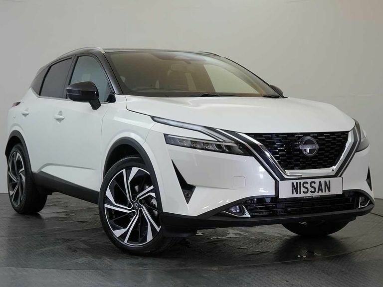 Compare Nissan Qashqai 1.3 Dig-t 158 Mh 4Wd Tekna X-tronic With Pre SL24NFR White
