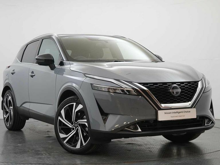 Compare Nissan Qashqai 1.3 Dig-t 158 Mh 4Wd Tekna X-tronic With Pre SL24XBP Grey