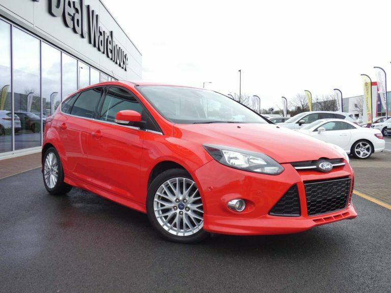 Compare Ford Focus 1.0T Ecoboost Zetec S Euro 5 Ss ST14YTA Red