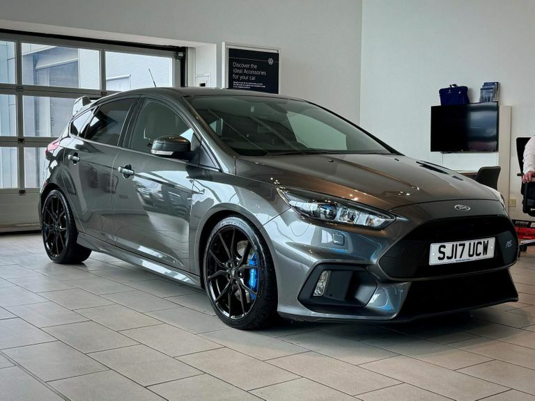 Compare Ford Focus 2.3T Ecoboost Rs Awd Euro 6 Ss SJ17UCW Grey