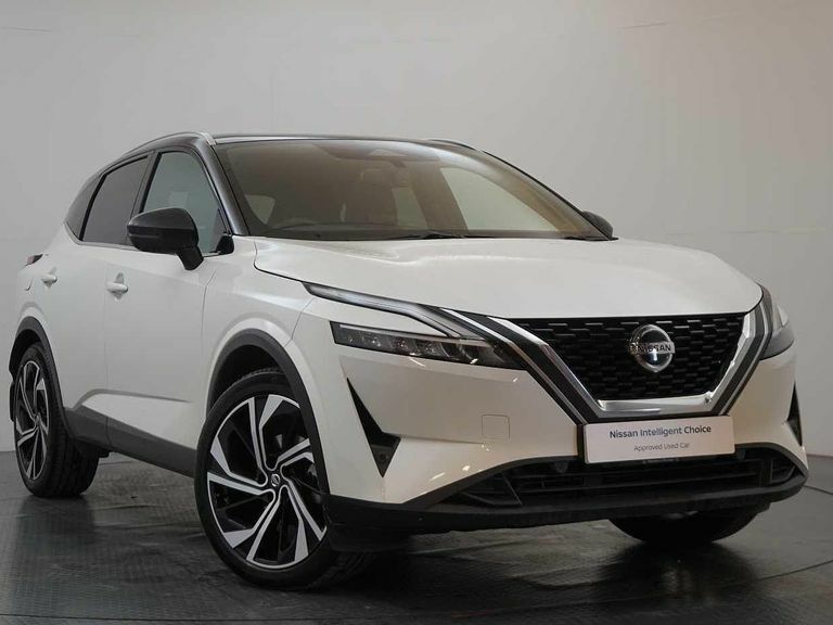 Compare Nissan Qashqai 1.3 Dig-t Mh 158 Tekna X-tronic With Bose Au SF23AHE White