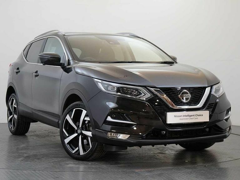 Compare Nissan Qashqai 1.3 Dig-t 157 N-motion Dct With Glass Roof An GE21BDX Black