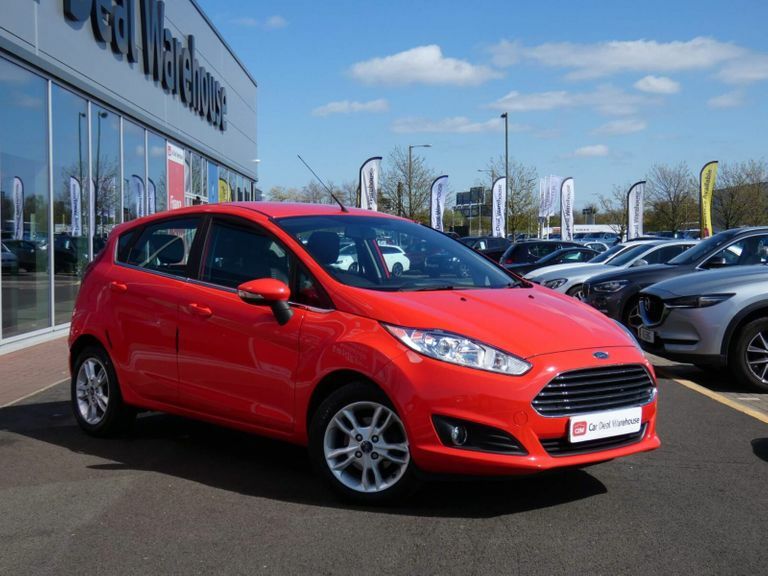 Compare Ford Fiesta 1.0T Ecoboost Zetec Euro 5 Ss SN15YWH Red