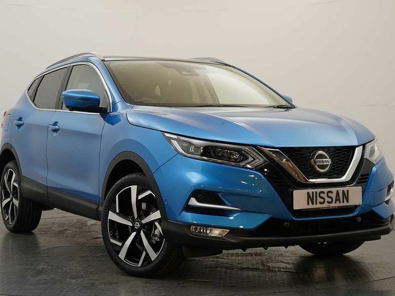 Compare Nissan Qashqai 1.3 Dig-t 140 N-motion With Panoramic Glass Roof A YT21LOD Blue