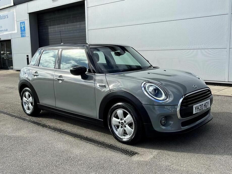 Compare Mini Hatch 1.5 Cooper Classic Steptronic Euro 6 Ss YH20HGY Black