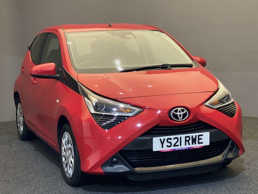 Compare Toyota Aygo 1.0 Vvt-i X-play Vq YS21RWE Red