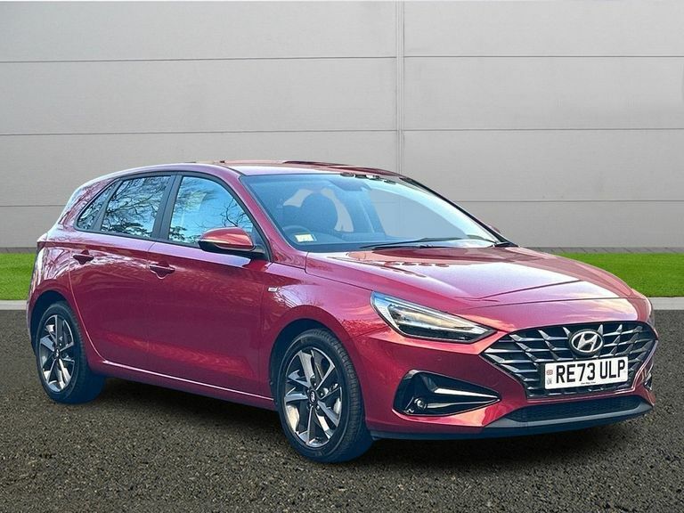 Compare Hyundai I30 Premium RE73ULP Red