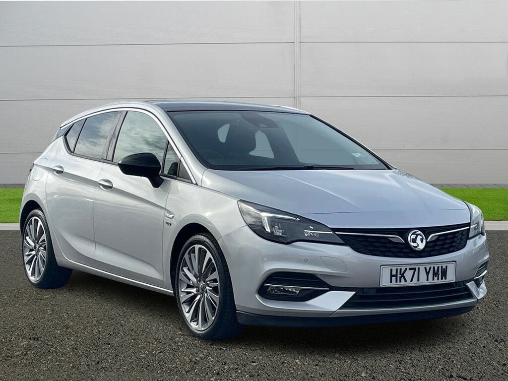Compare Vauxhall Astra Griffin Edition HK71YMW Silver