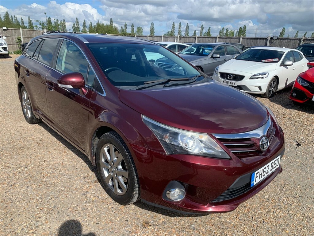 Compare Toyota Avensis 1.8 V-matic T4 Tourer Euro 5 FH62BEO Red