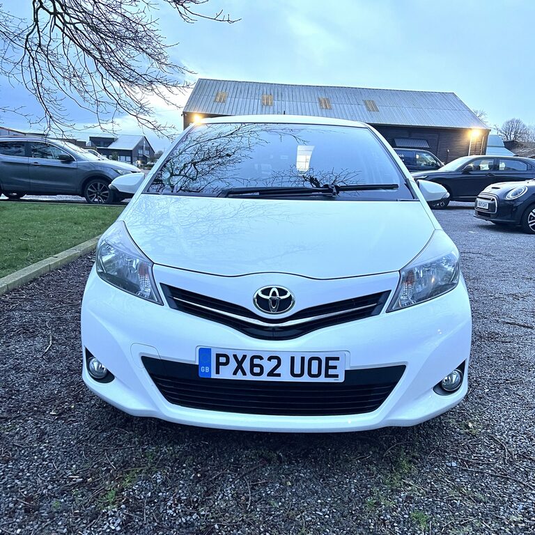Compare Toyota Yaris 1.33 Dual Vvt-i Trend Hatchback PX62UOE 