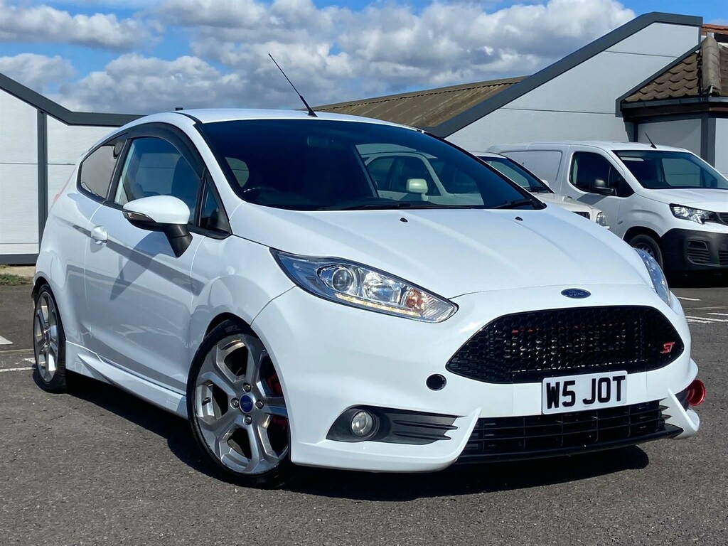 Compare Ford Fiesta 1.6T Ecoboost St-2 Euro 6 SY65ZXF White