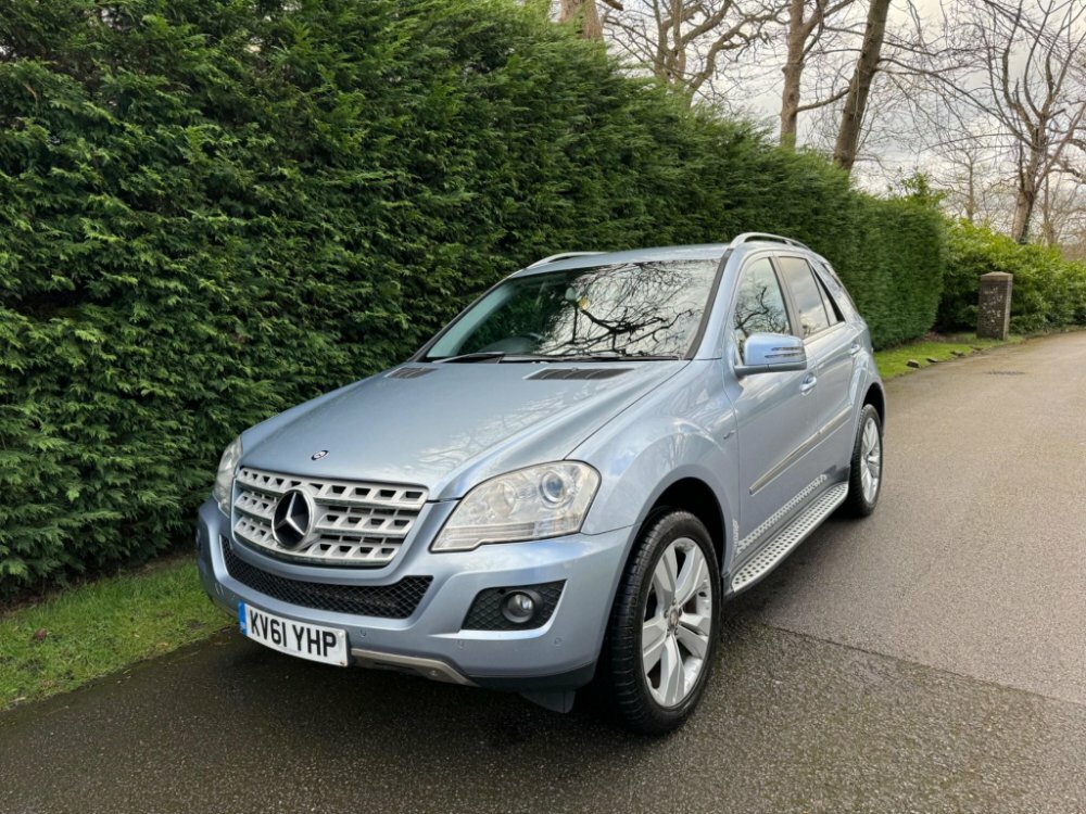 Compare Mercedes-Benz M Class 3.0 Ml350 Cdi V6 Blueefficiency Sport G-tronic 4Wd KV61YHP 
