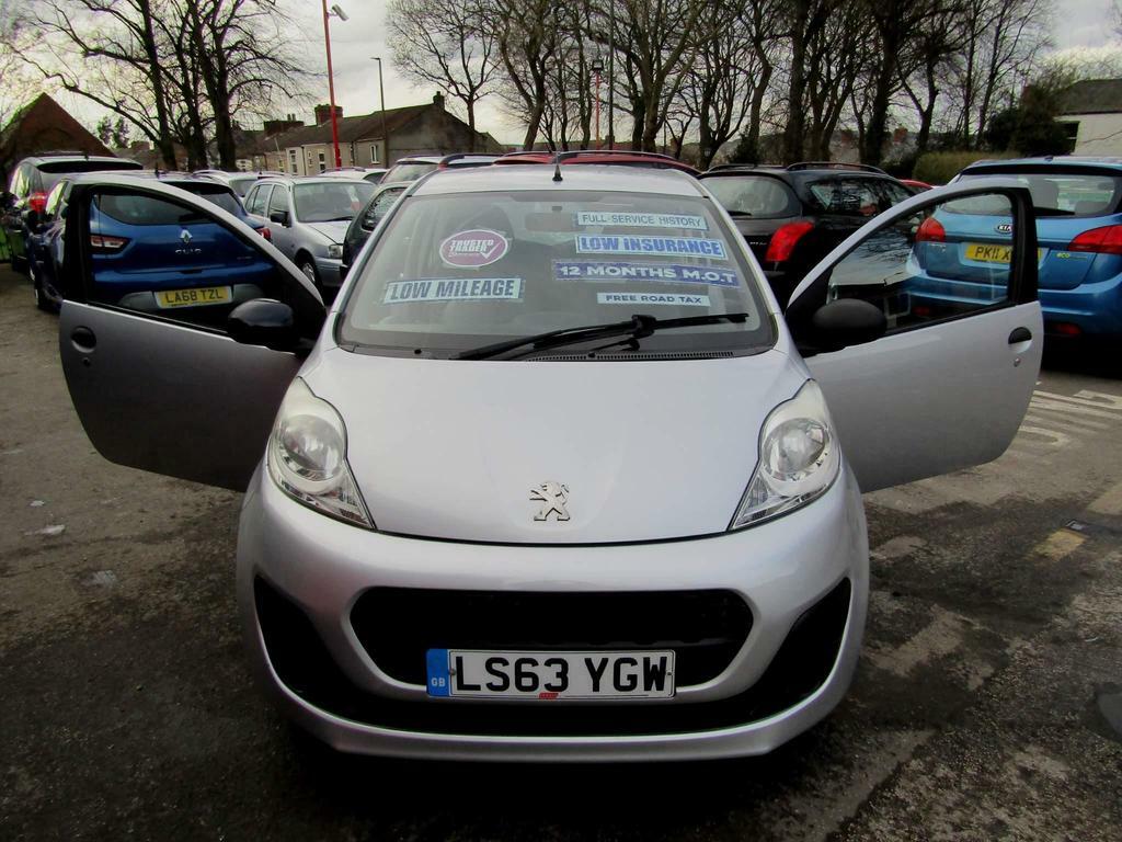Compare Peugeot 107 1.0 12V Access Euro 5 LS63YGW Silver